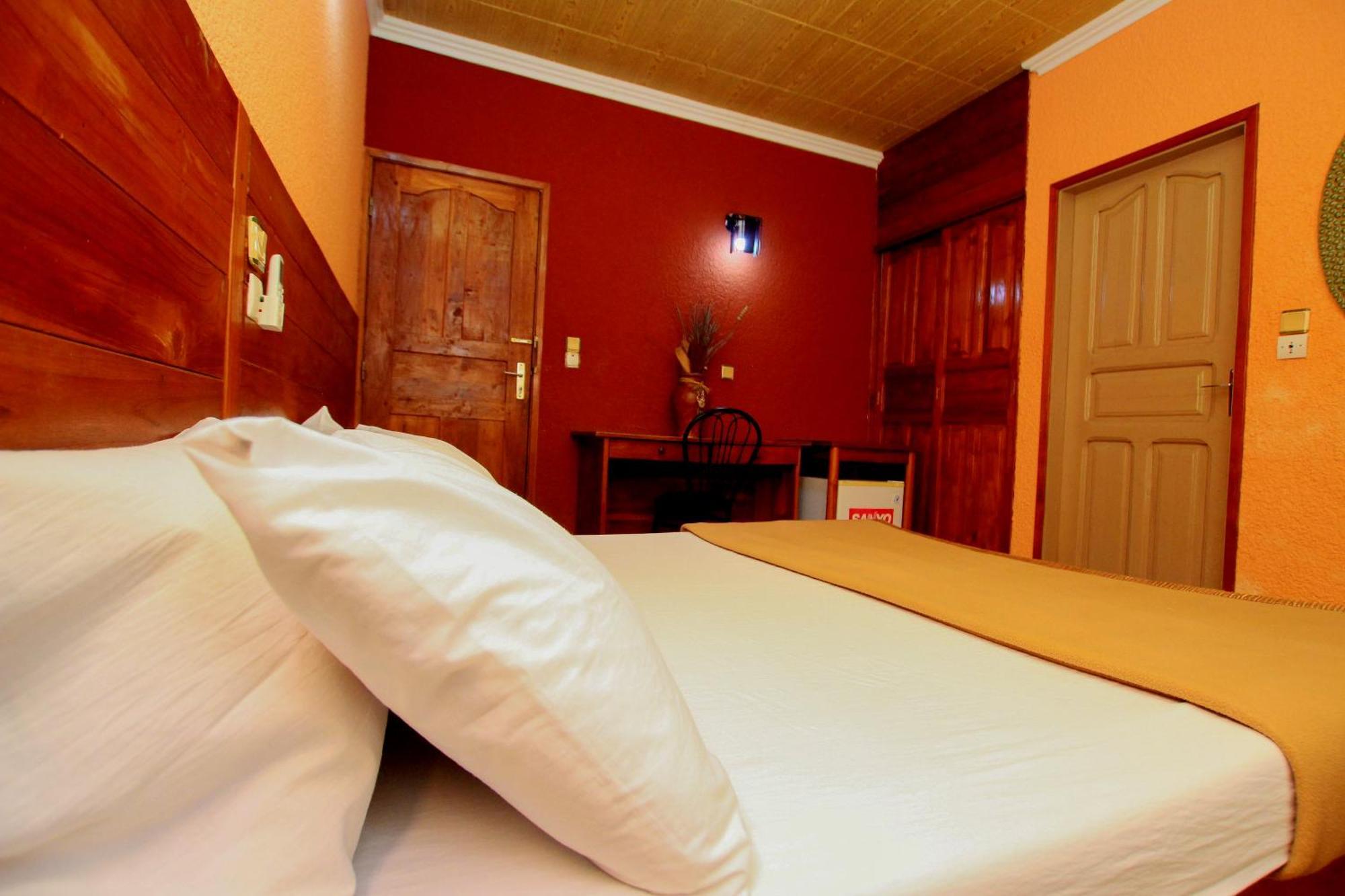 Hotel Le Prince Котону Екстер'єр фото