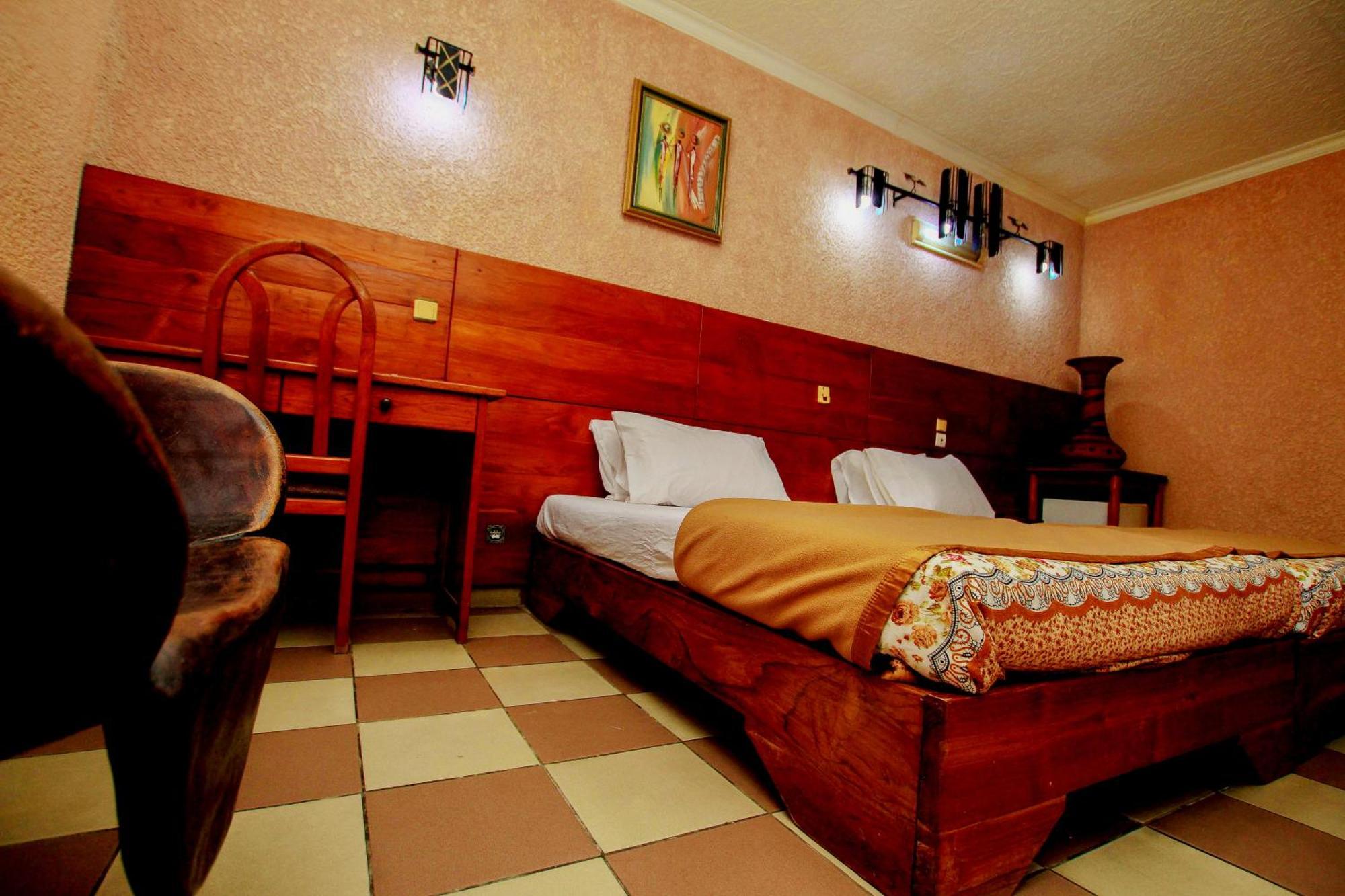 Hotel Le Prince Котону Екстер'єр фото