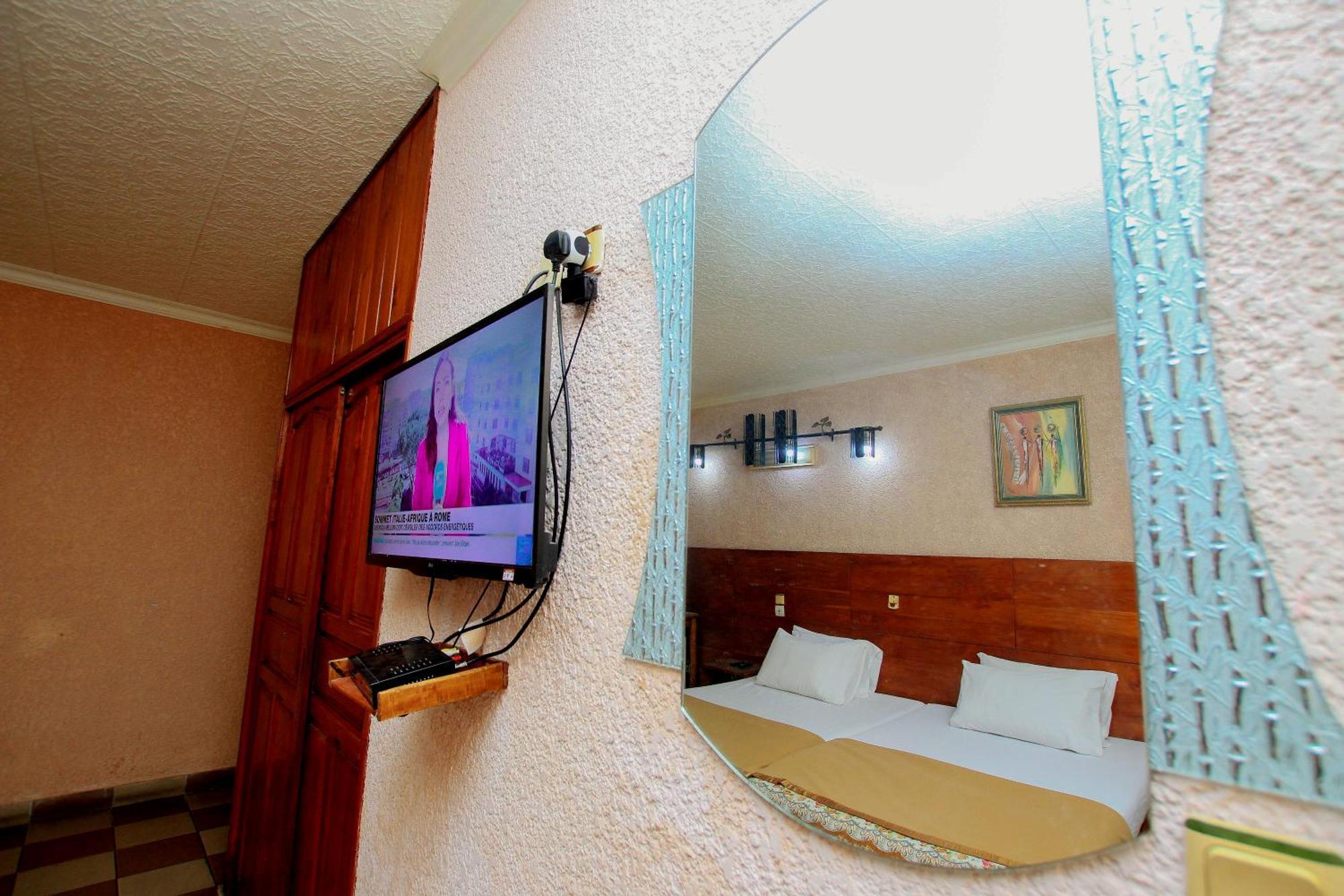 Hotel Le Prince Котону Екстер'єр фото