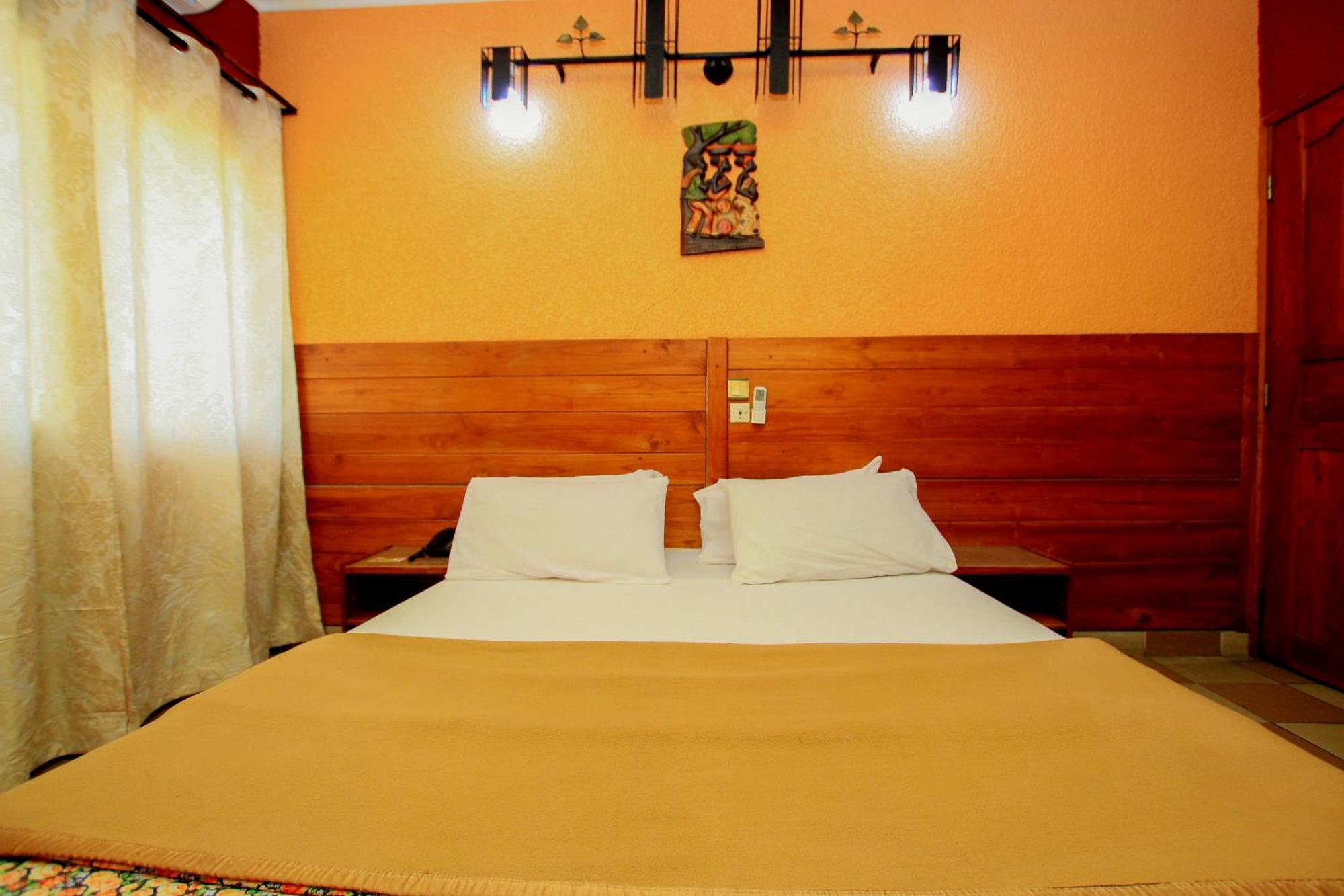 Hotel Le Prince Котону Екстер'єр фото