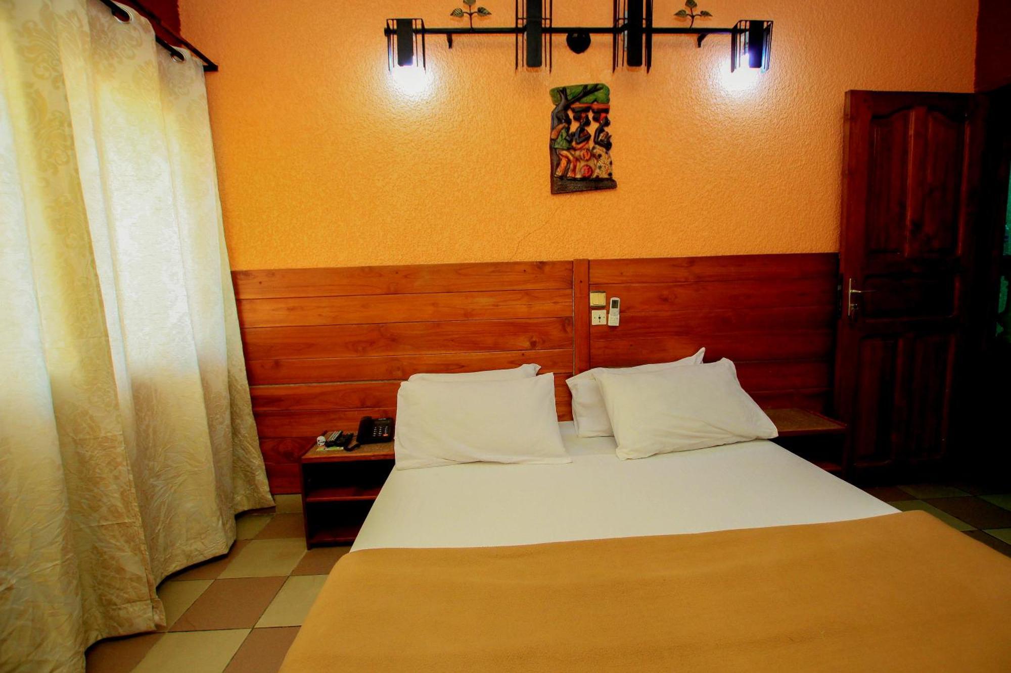 Hotel Le Prince Котону Екстер'єр фото