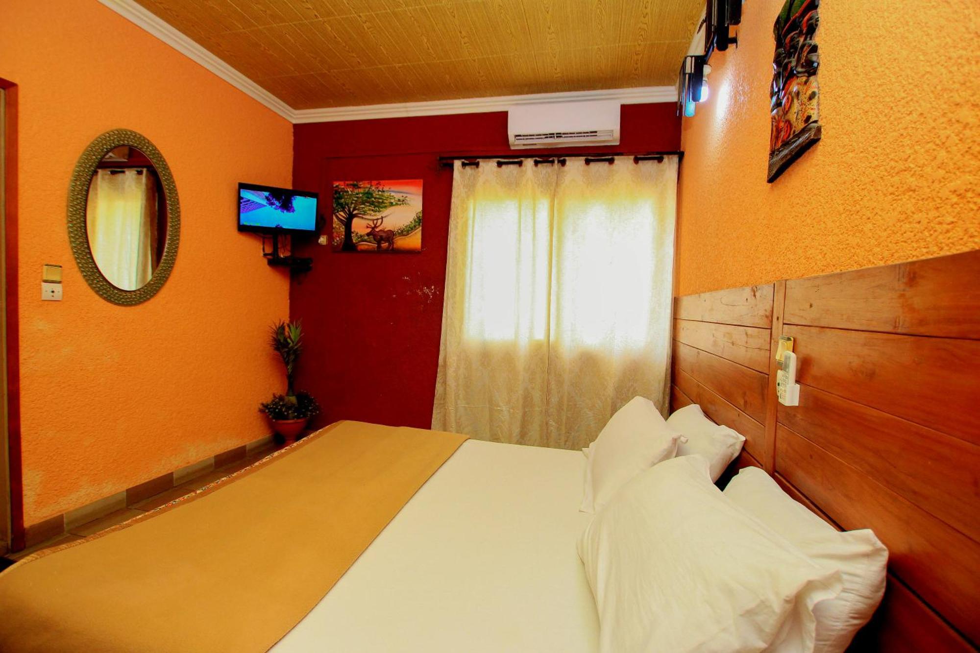 Hotel Le Prince Котону Екстер'єр фото